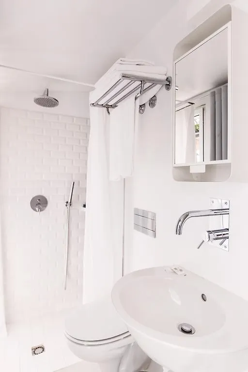Bed and Breakfast Santa Bica Eat Drink & Sleep Lisboa